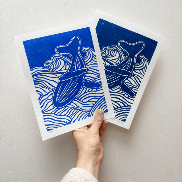 La Baleine qui danse avec les vagues