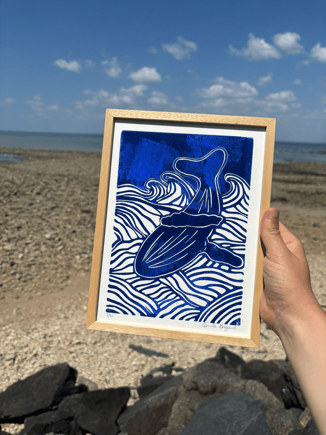 La Baleine qui danse avec les vagues